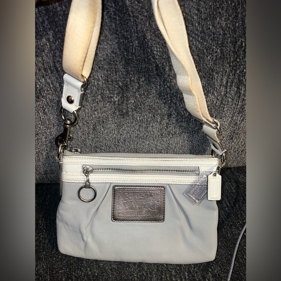 Coach Handbags - Coach Poppy Crossbody Bag🩷💥